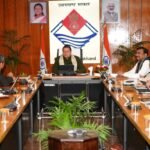 मुख्यमंत्री धामी ने निर्देश दिए कि विदेशों में स्वरोजगार/रोजगार के अवसरों के लिए चयनित किए जाने वाले युवाओं को भारत सरकार की विभिन्न देशों के अनुरूप प्रबंधन के संबंध में गाइडलाइंस साझा की जाए।