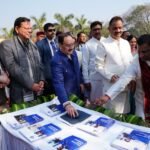 मुख्यमंत्री धामी ने रिवर्स पलायन, राज्य के जल- जंगल बचाने के लिए लिए गए ठोस निर्णयों, दूरस्थ क्षेत्रों तक सड़क-बिजली-इंटरनेट कनेक्टिविटी की पहुंच, पर्यटन विकास, एसडीजी रैंकिंग, मत्स्य विकास और ग्रामीण अर्थव्यवस्था में हो रहे सकारात्मक बदलावों की से अवगत कराया