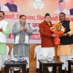 मुख्यमंत्री धामी ने मुख्य सेवक सदन में आयोजित प्रदेश पदाधिकारी, जिला अध्यक्ष, जिला प्रभारी एवं सह-प्रभारी संवाद कार्यक्रम में प्रतिभाग किया