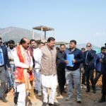 मुख्यमंत्री धामी ने निरीक्षण के दौरान निर्माणाधीन फुटबॉल ग्राउंड, एस्ट्रोटर्फ हॉकी ग्राउंड, वॉलीबॉल कोर्ट, बास्केटबॉल कोर्ट, सिंथेटिक एथलेटिक ट्रैक सहित अन्य खेल मैदानों की प्रगति की समीक्षा की