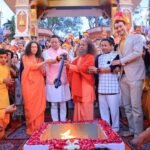 मुख्यमंत्री धामी ने कहा कि योग ने जाति, भाषा, धर्म और भूगोल की सीमाओं को पार कर मानव समाज को जोड़ने का कार्य किया है तथा “वसुधैव कुटुम्बकम्” और “सर्वे भवन्तु सुखिनः” के संदेश को विश्वभर में पहुंचाया है