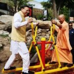 बिथ्याणी महाविद्यालय में एआई बॉट से रूबरू हुए मुख्यमंत्री योगी और मुख्यमंत्री धामी,ओपन जिम में व्यायाम कर दिया फिटनेस का संदेश