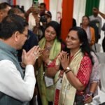 श्रद्धालुओं से आत्मीय संवाद कर मुख्यमंत्री ने दी सफल यात्रा की शुभकामनाएं
